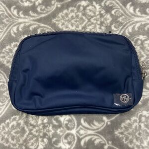 Lulu Lemon Everywhere Belt Bag Large 2L New Navy with silver hardware